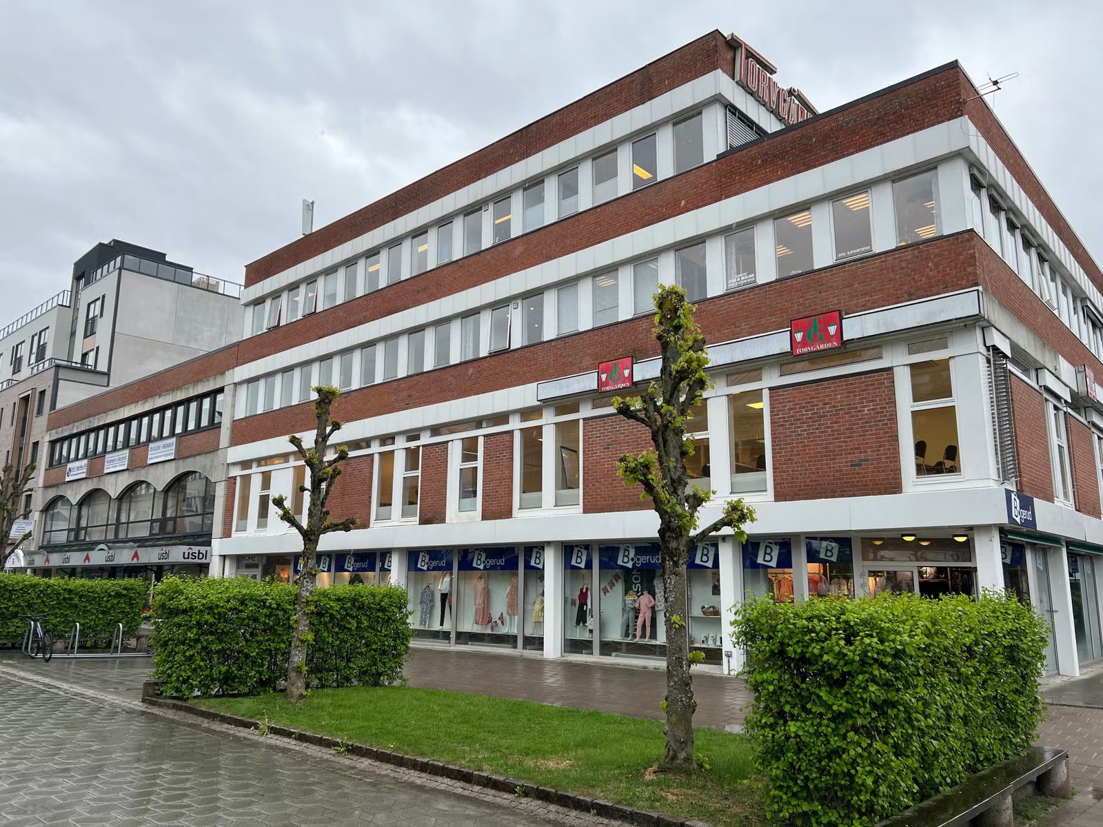 Romslig helse- og kontorlokale på 523 m² BTA i 4. etasje ved Torgveien 10 - Fasade