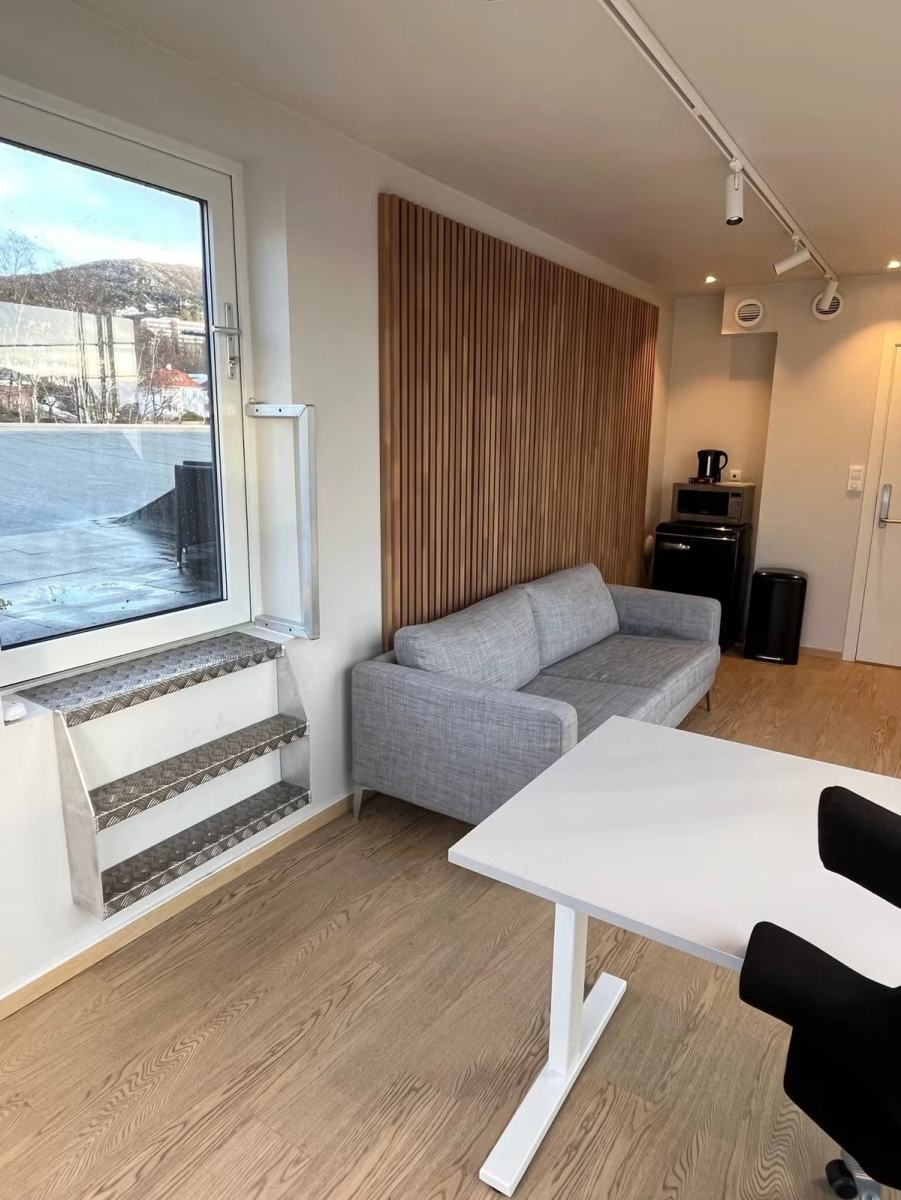 Modern 55 sqm Warehouse Unit in Ytre Sandviken with Optional Office Space