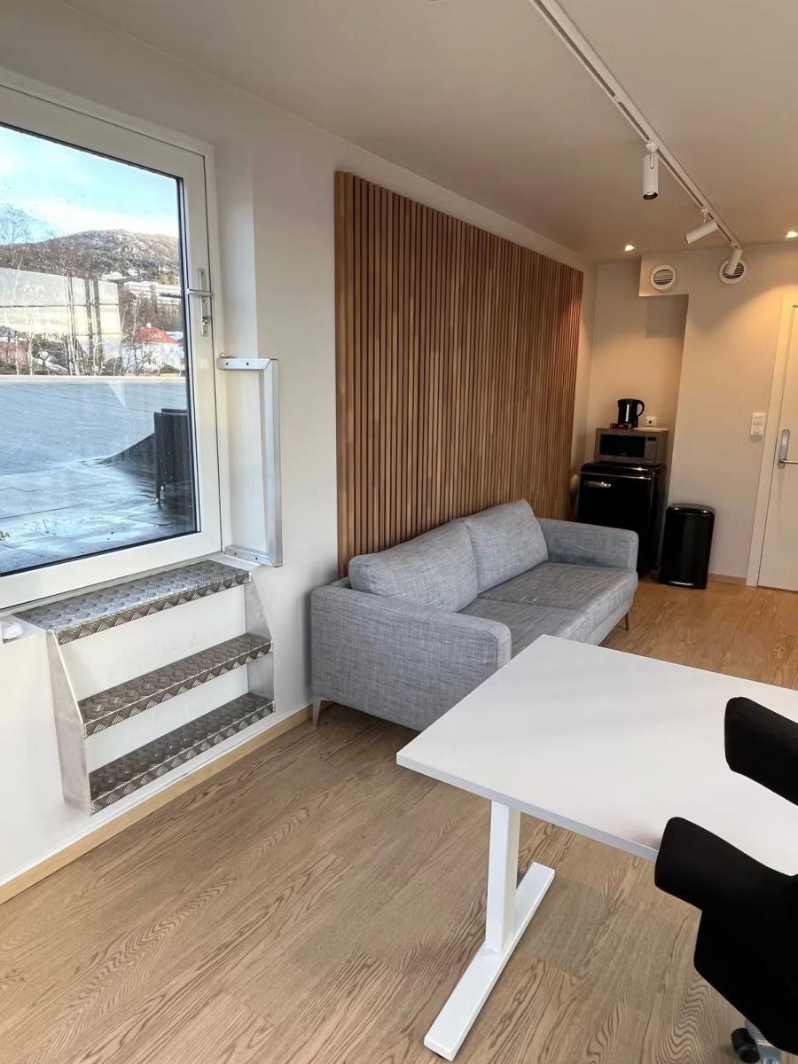 Modern 55 sqm Warehouse Unit in Ytre Sandviken with Optional Office Space