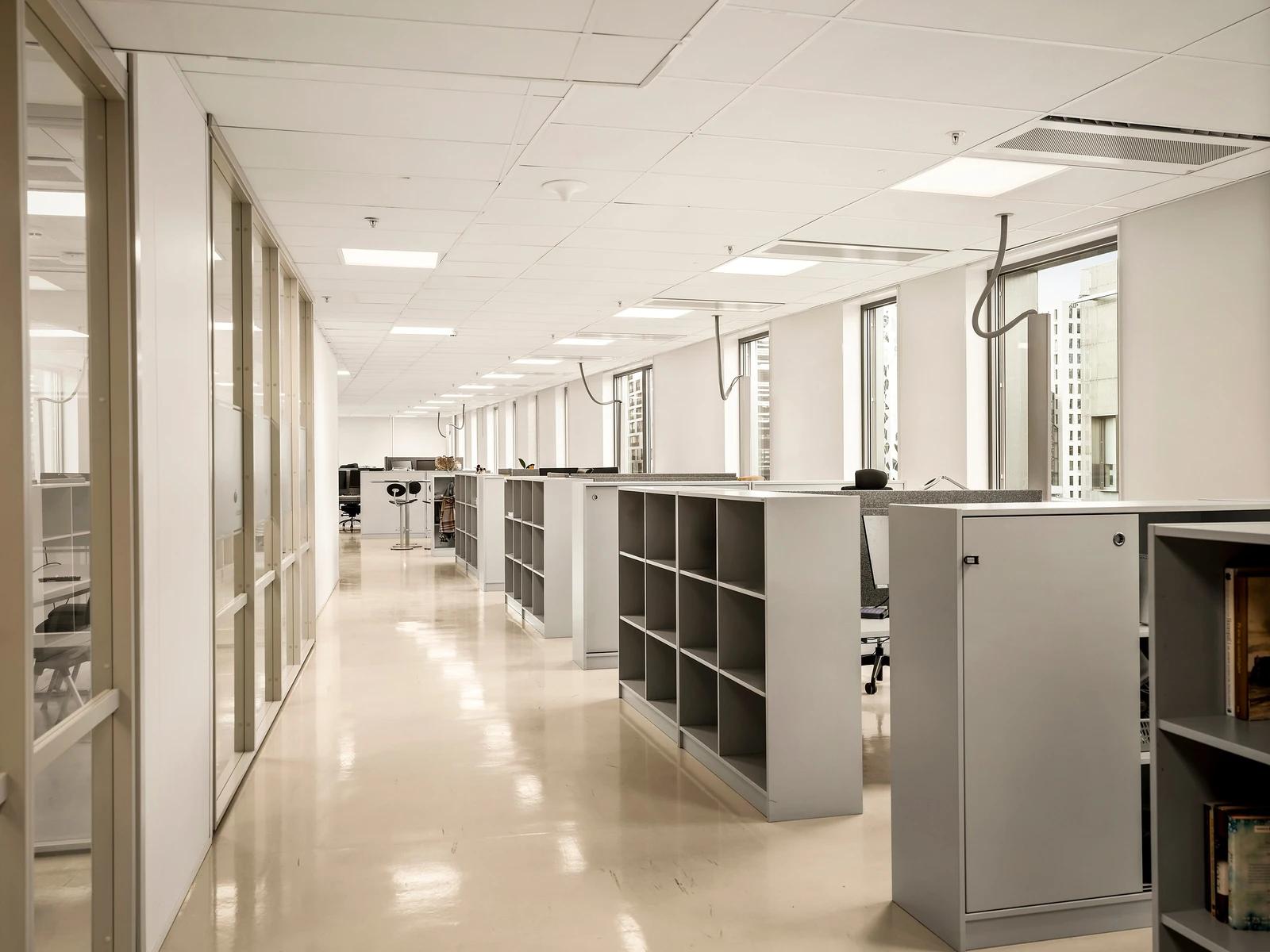 Stylish office with visibility and flexibility - Workspace