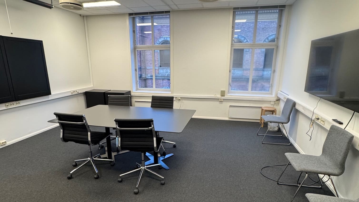 Lyst og innredet kontor for 2 ansatte – alt inkludert - Moterom