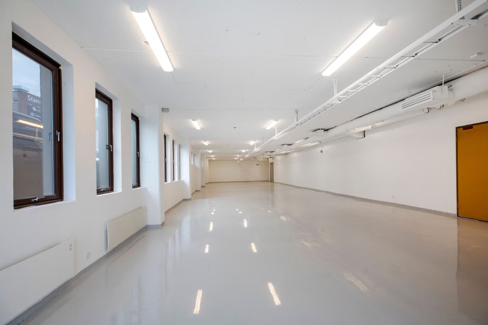 Spacious and centrally located 750 sqm warehouse space for rent - Warehouse