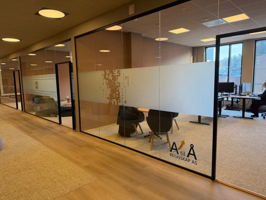 Nyrenovert og møblert kontor for 2-4 personer i Lørenskog sentrum