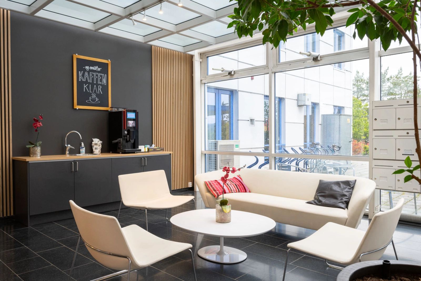 Affordable office for rent with flexibility and storage options - Karihaugveien 89, Oslo