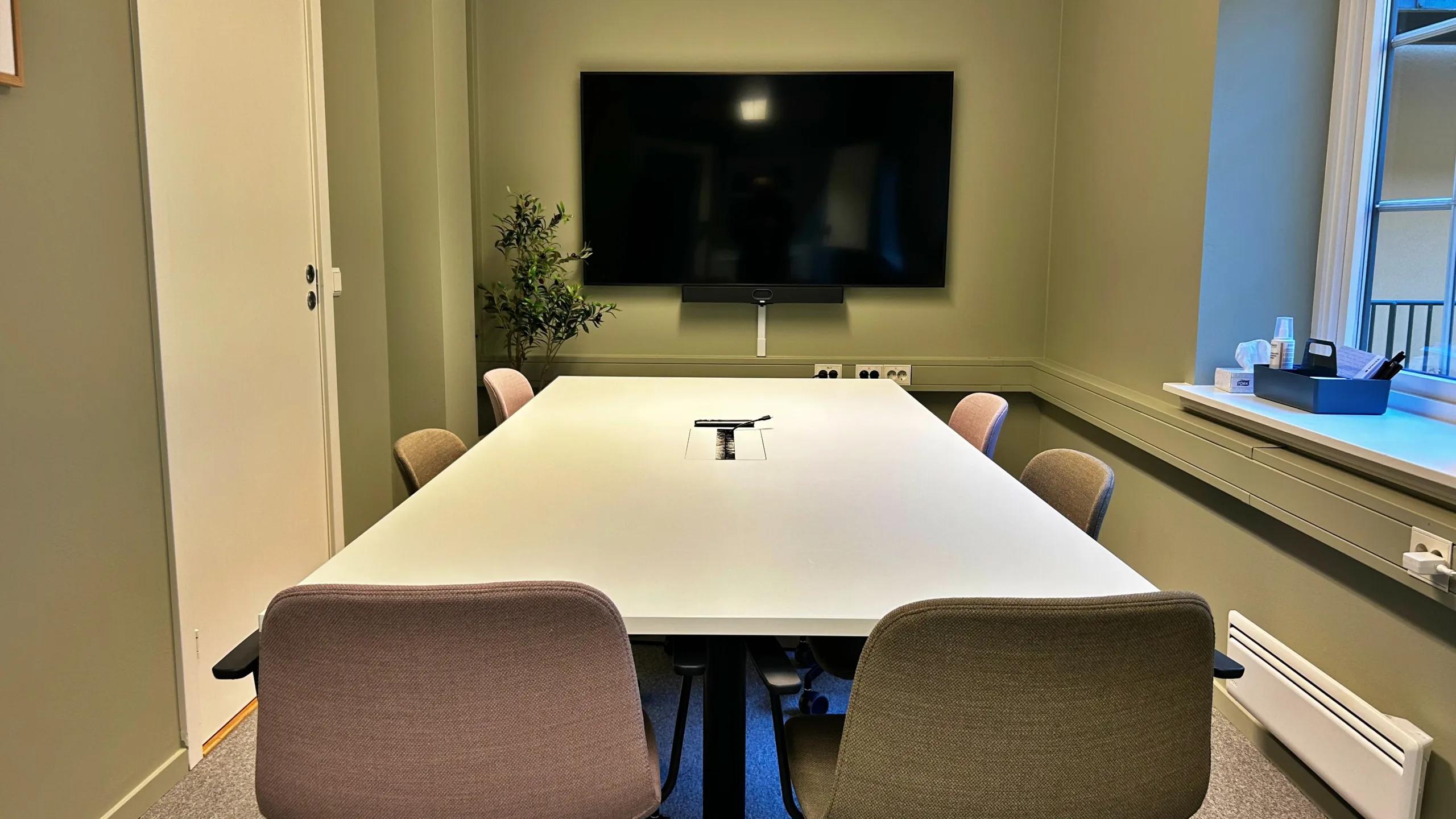 Kontor for 4-6 ansatte nær Olaf Ryes plass - Moterom