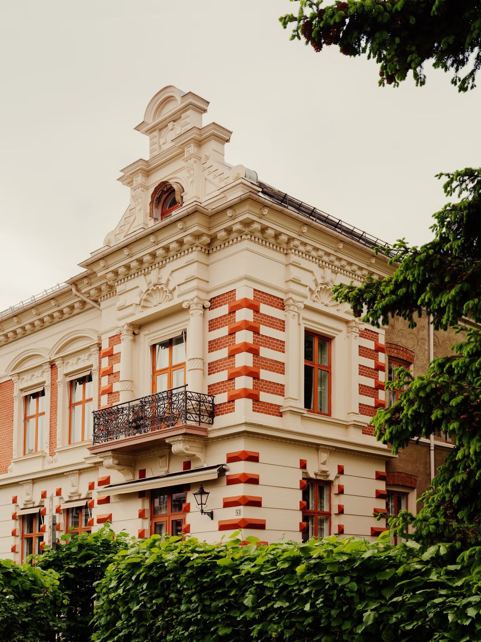 Særegent og moderne kontorlokale i høy 1. etasje på Frogner - Fasade
