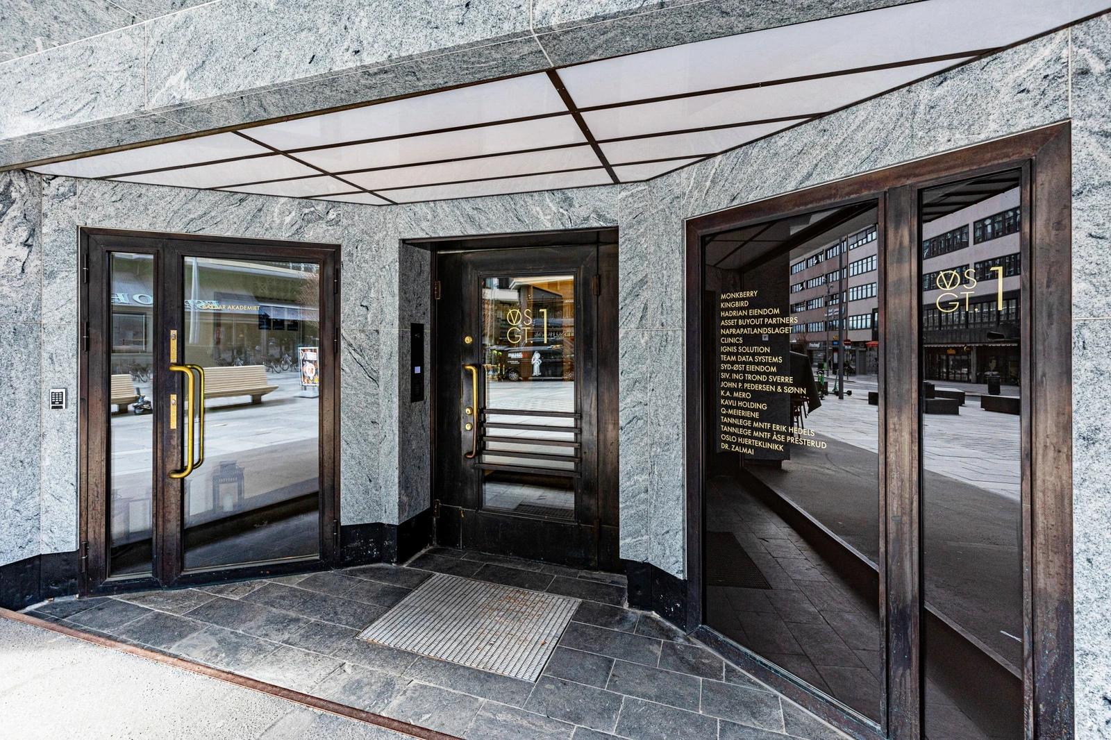 Available office 311 sqm for rent in Vika - Facade