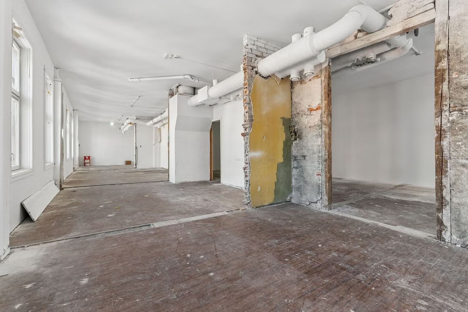 Unique opportunity at Egertorget: 4th-floor corner office - Workspace