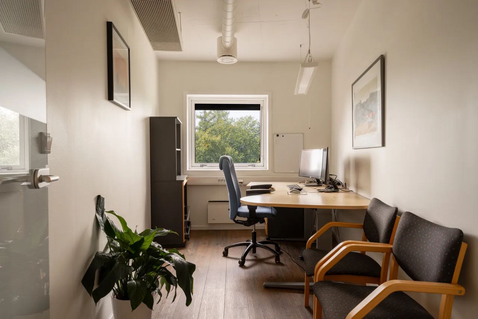 Modern office space of 476 sqm with a highly convenient location - Workspace