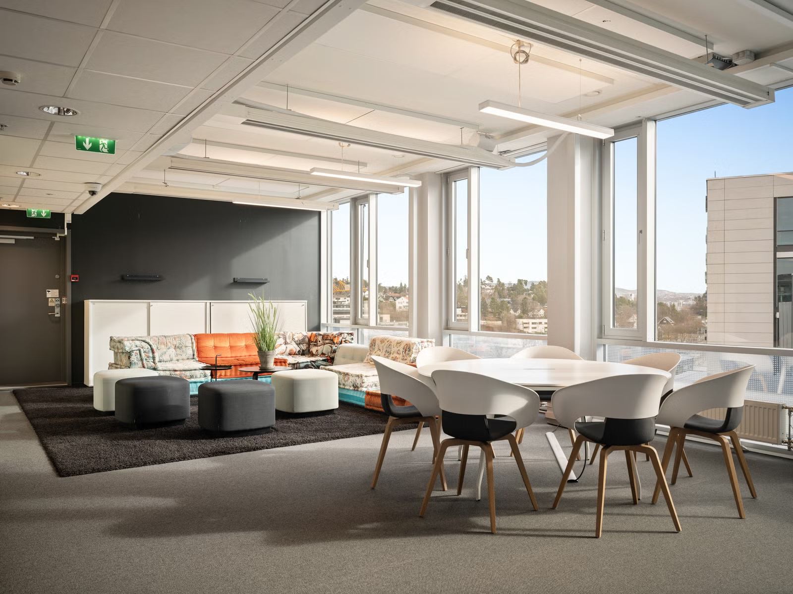 Flotte lokaler med tilgang på takterrasse, rett ved Lysaker stasjon - Kontor
