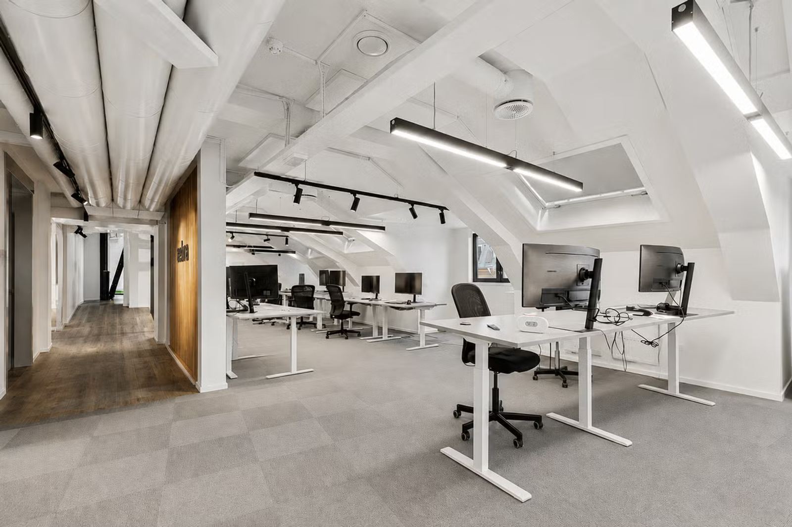 Distinctive Loft Office with High Ceilings a Central location in Torggata - Workspace