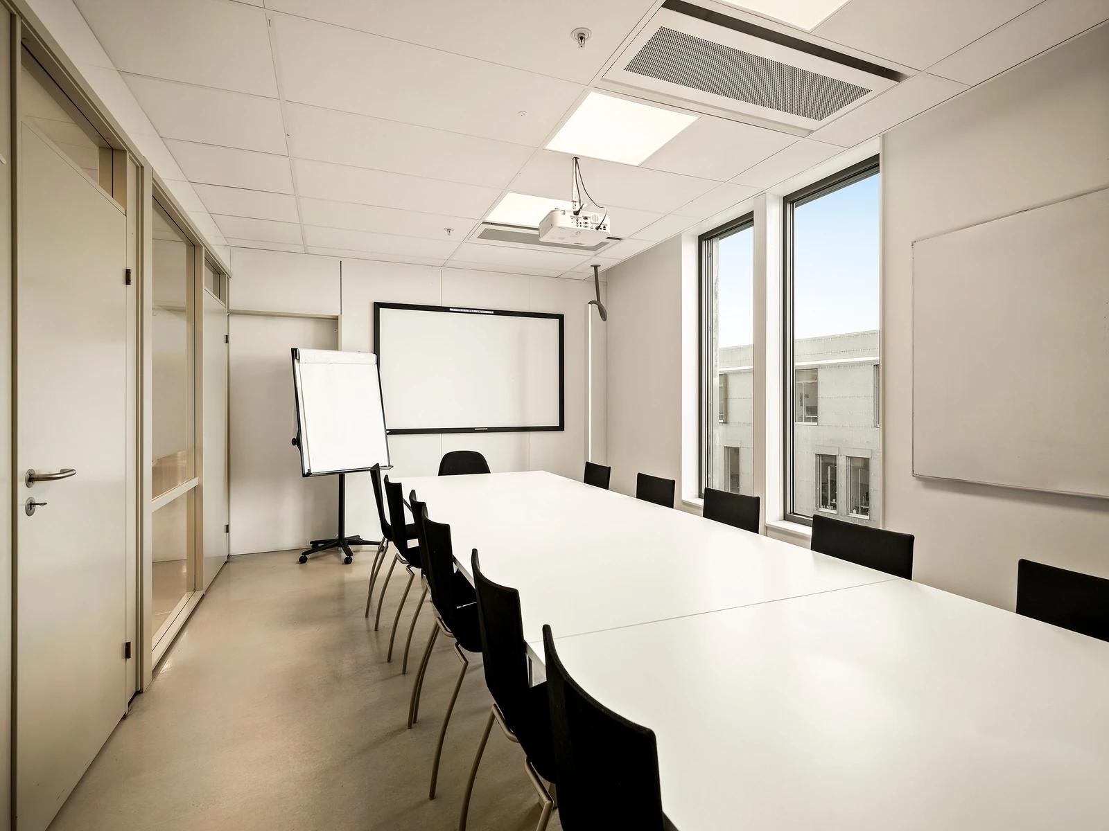 Stylish office with visibility and flexibility - Meeting room