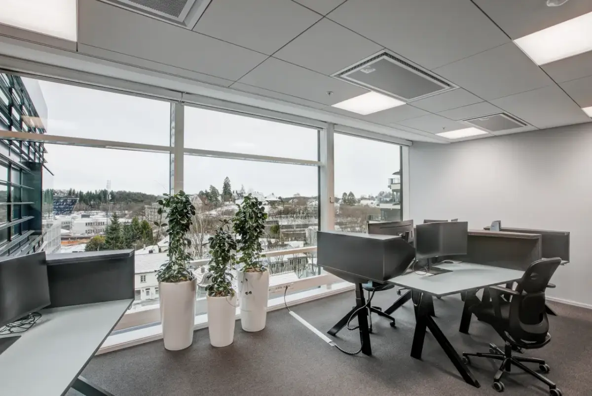 Furnished office for 1–2 people in a modern office building - workspace