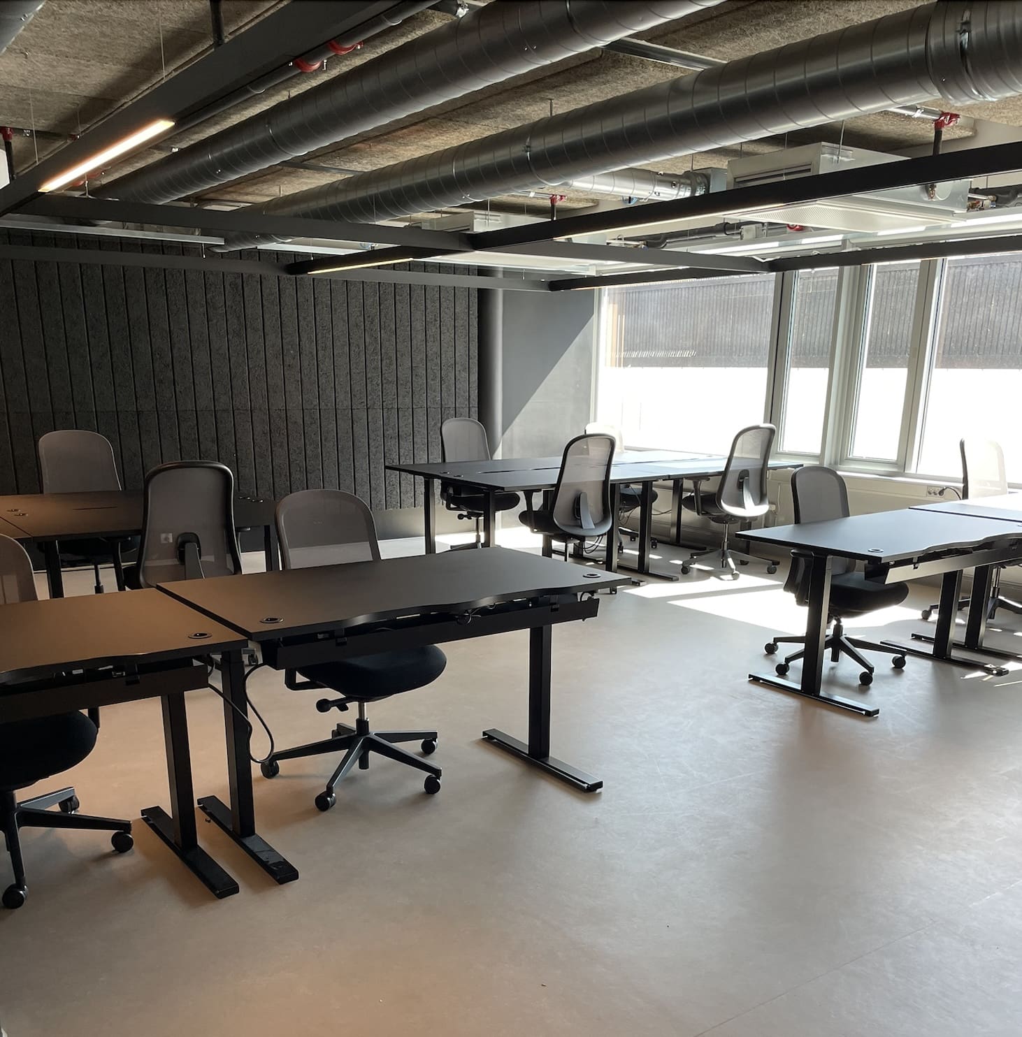 Spacious office for 12 people available for rent - Workspace