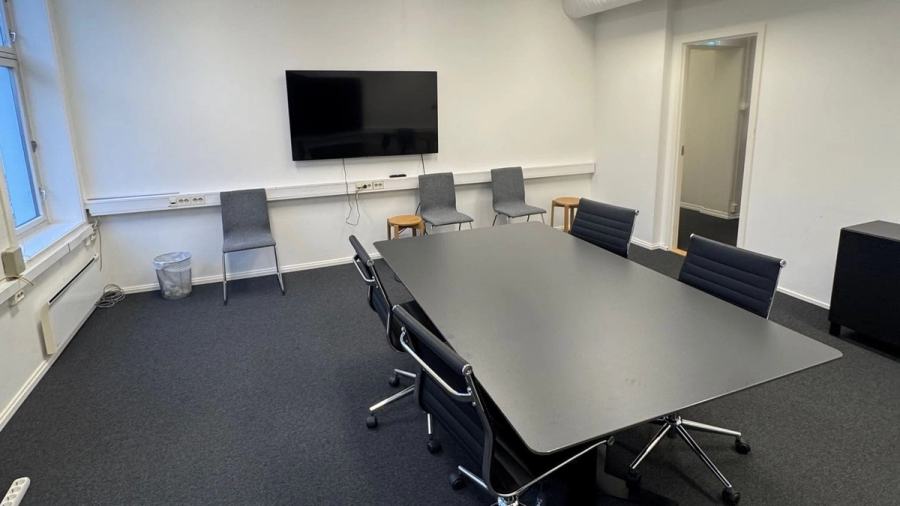 Bright and furnished office for 2 employees – All inclusive