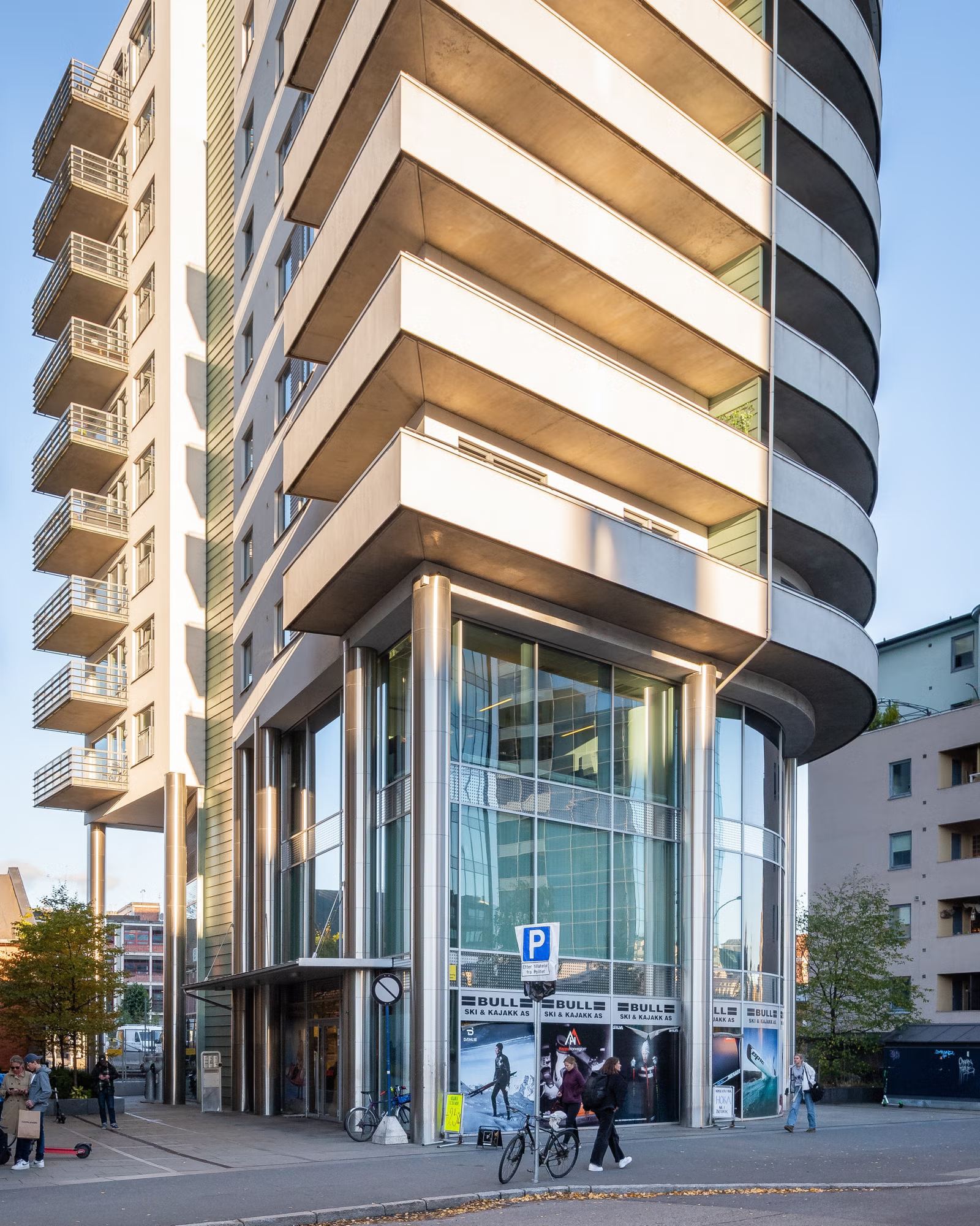 Lyst og moderne kontorlokale på 335 kvm med god eksponering på Majorstuen - Fasade