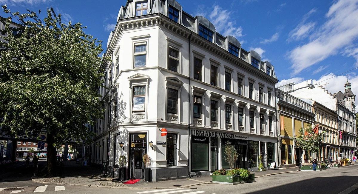 Office for lease on top floor, 352 sqm, prime city center location - Facade