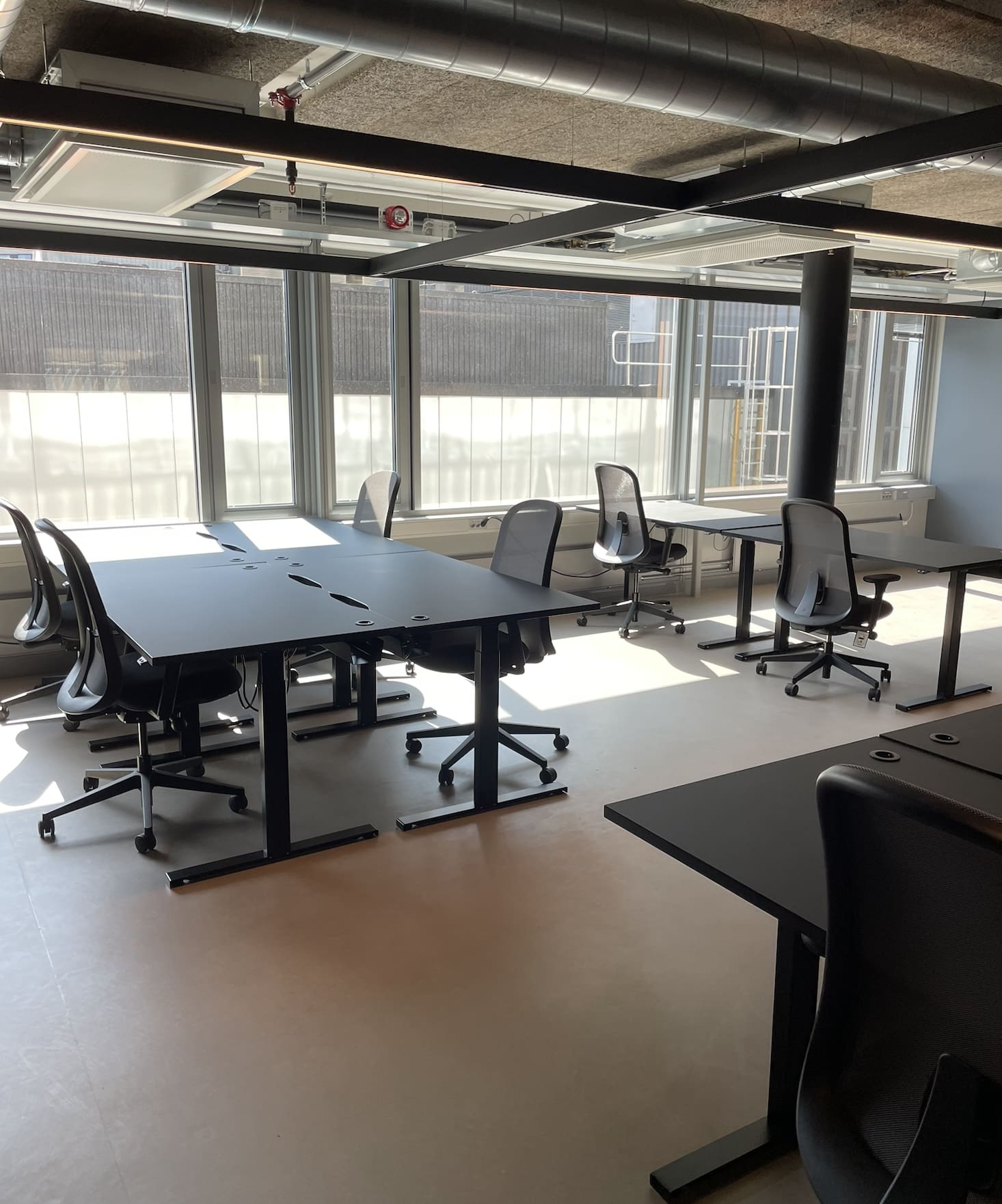 Spacious office for 12 people available for rent - Workspace