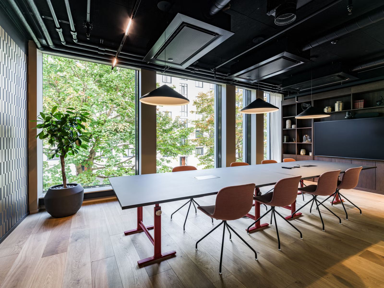 Private office in newly renovated modern workspace - Meeting room