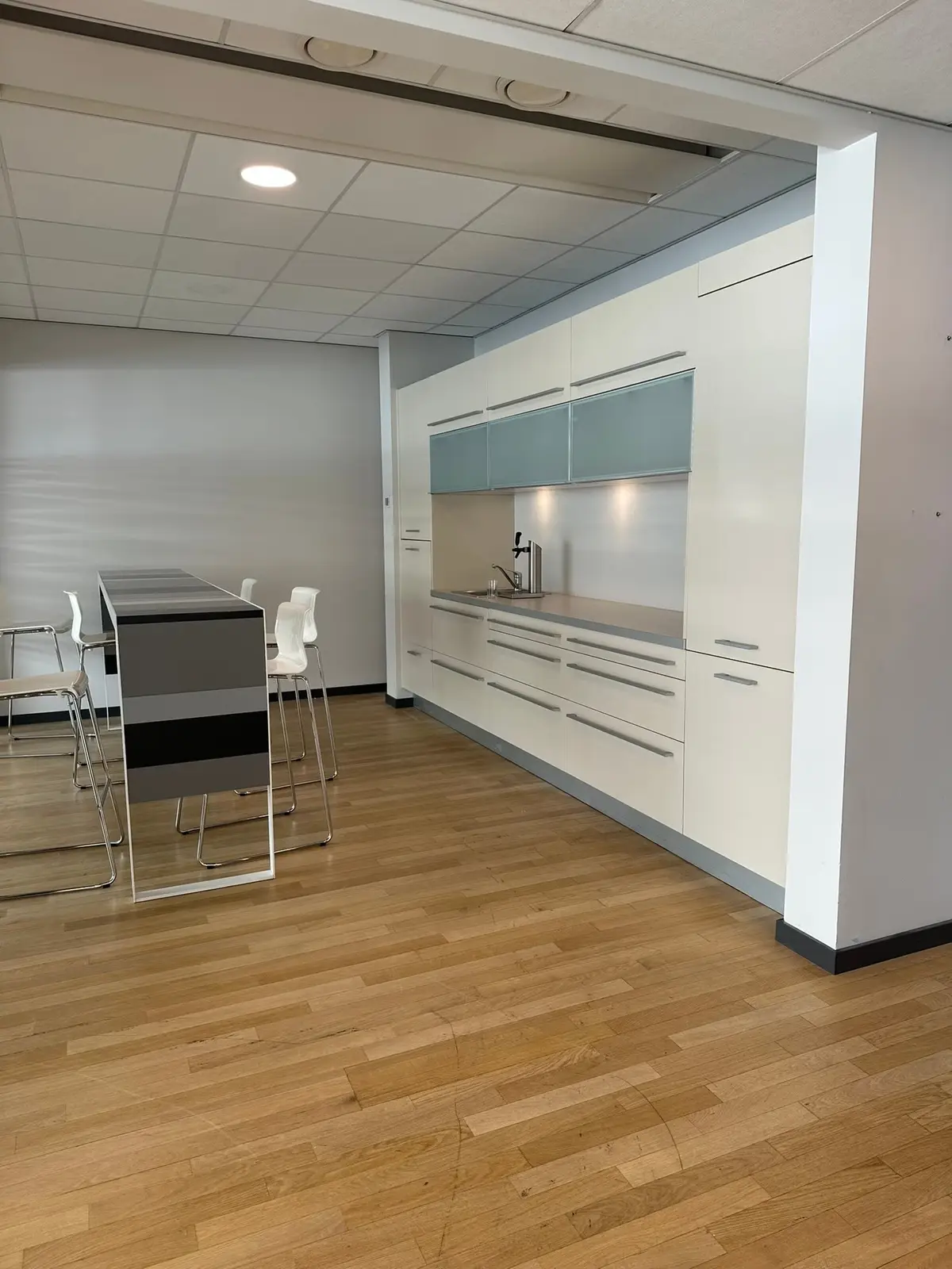 Modern 197 sqm Office and Showroom at Lysakerlokket - workspace
