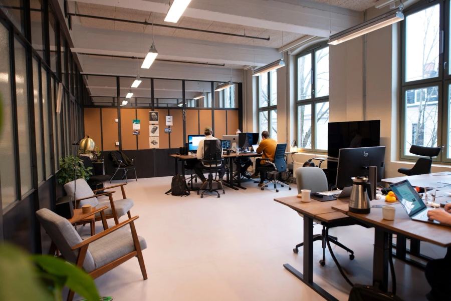 Private offices for 8–12 employees in a creative and modern environment