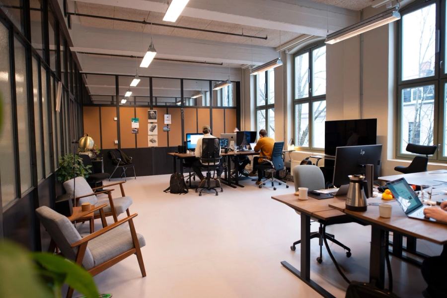 Private offices for 8–12 employees in a creative and modern environment