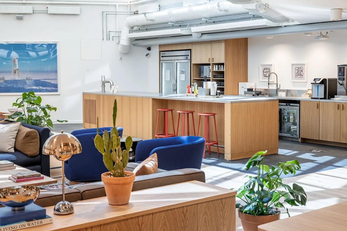 Corner office with unique exposure near near Nationaltheatret - Facilities