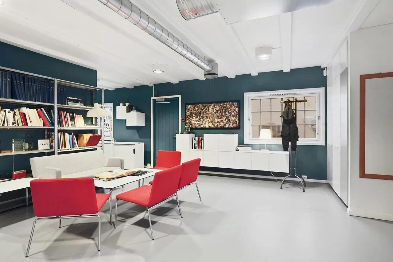 Office space in creative surroundings – for 6–10 employees - Workspace