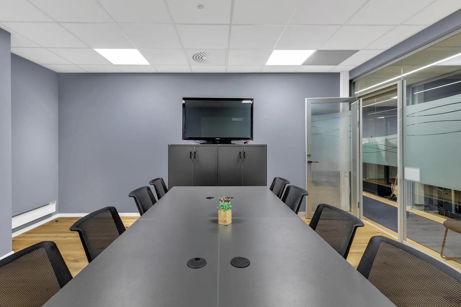 Kontor for 4-5 ansatte på Rådhusplassen - Moterom