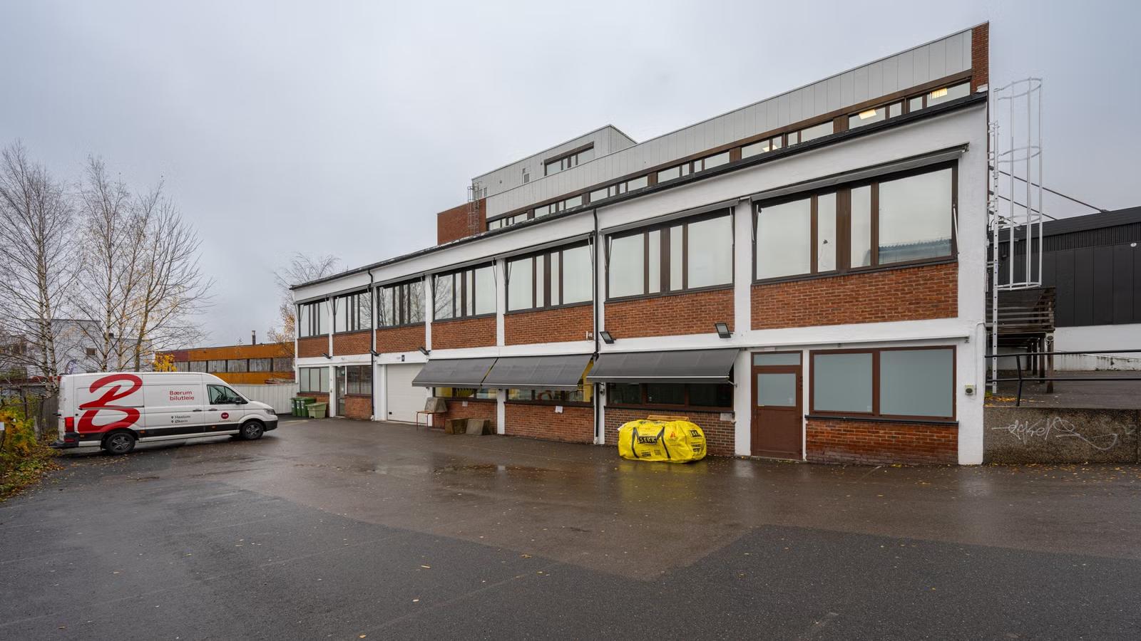 Lyst lagerlokale på 547 m² med kjøreport og uteareal - Lager