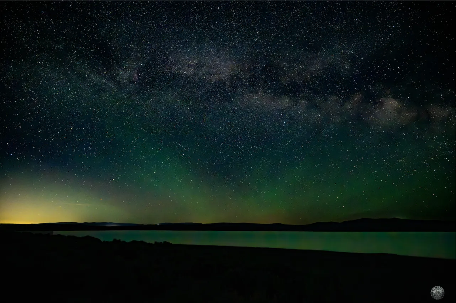 A green aurora and the Milky Way from Southeastern Oregon