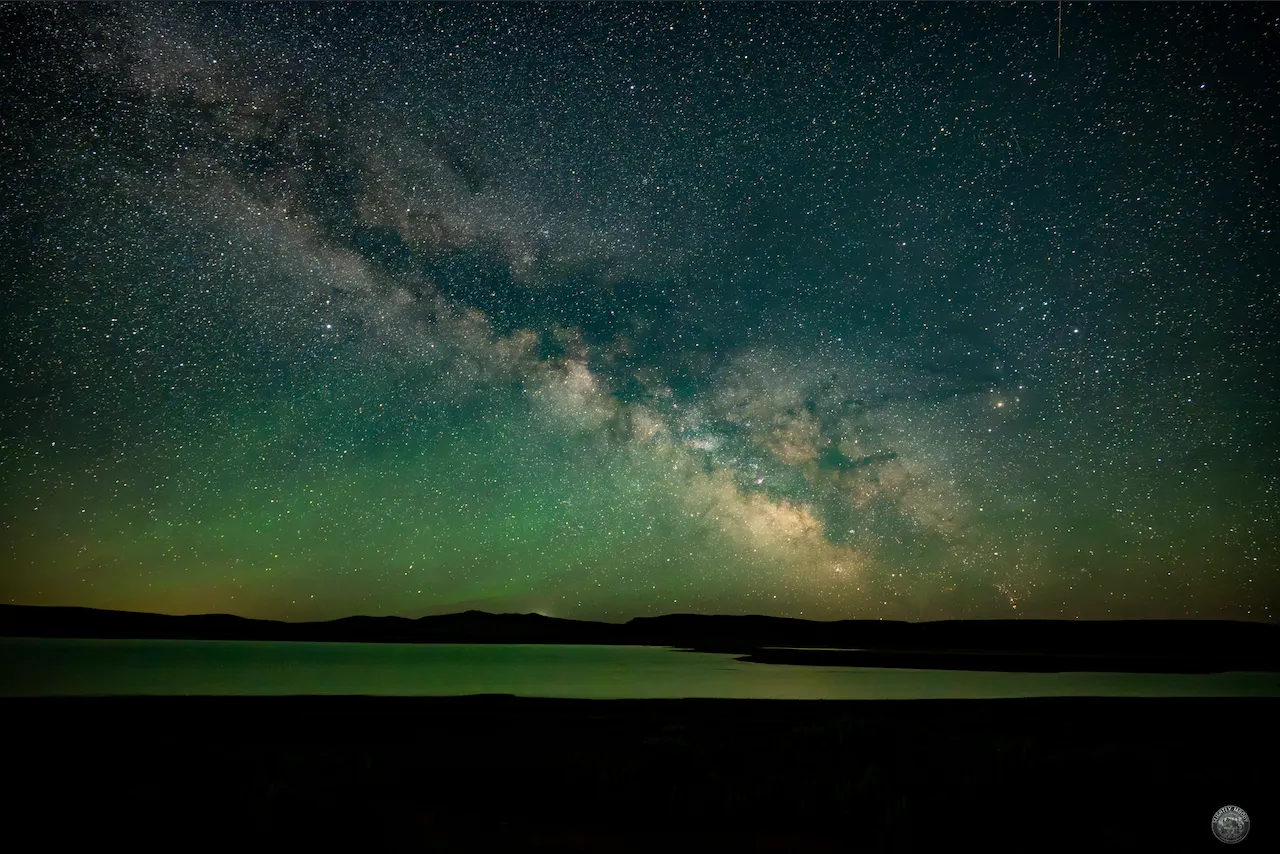 A green aurora and the Milky Way from Southeastern Oregon