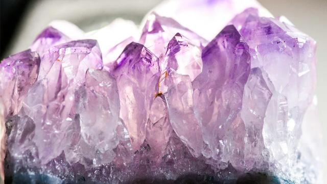Amethyst Jewelry Guide: History, Benefits, and Buying Tipsts