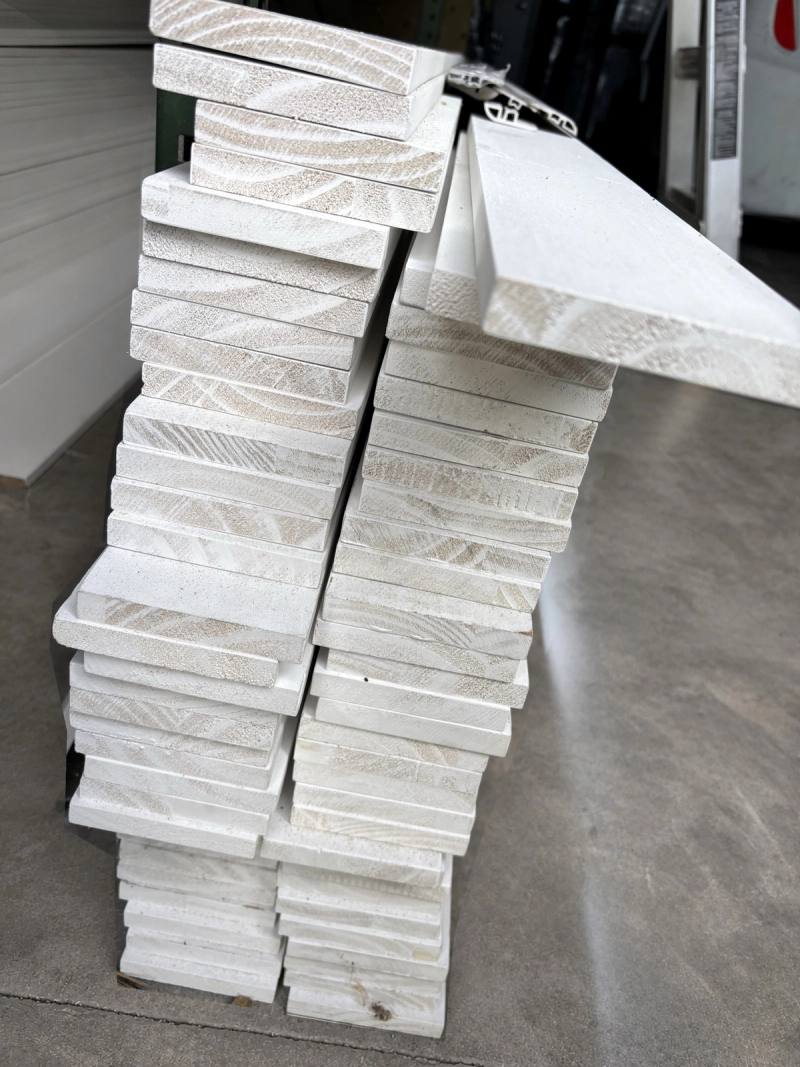 1x4 primed pine baseboards in stock at Lindcol