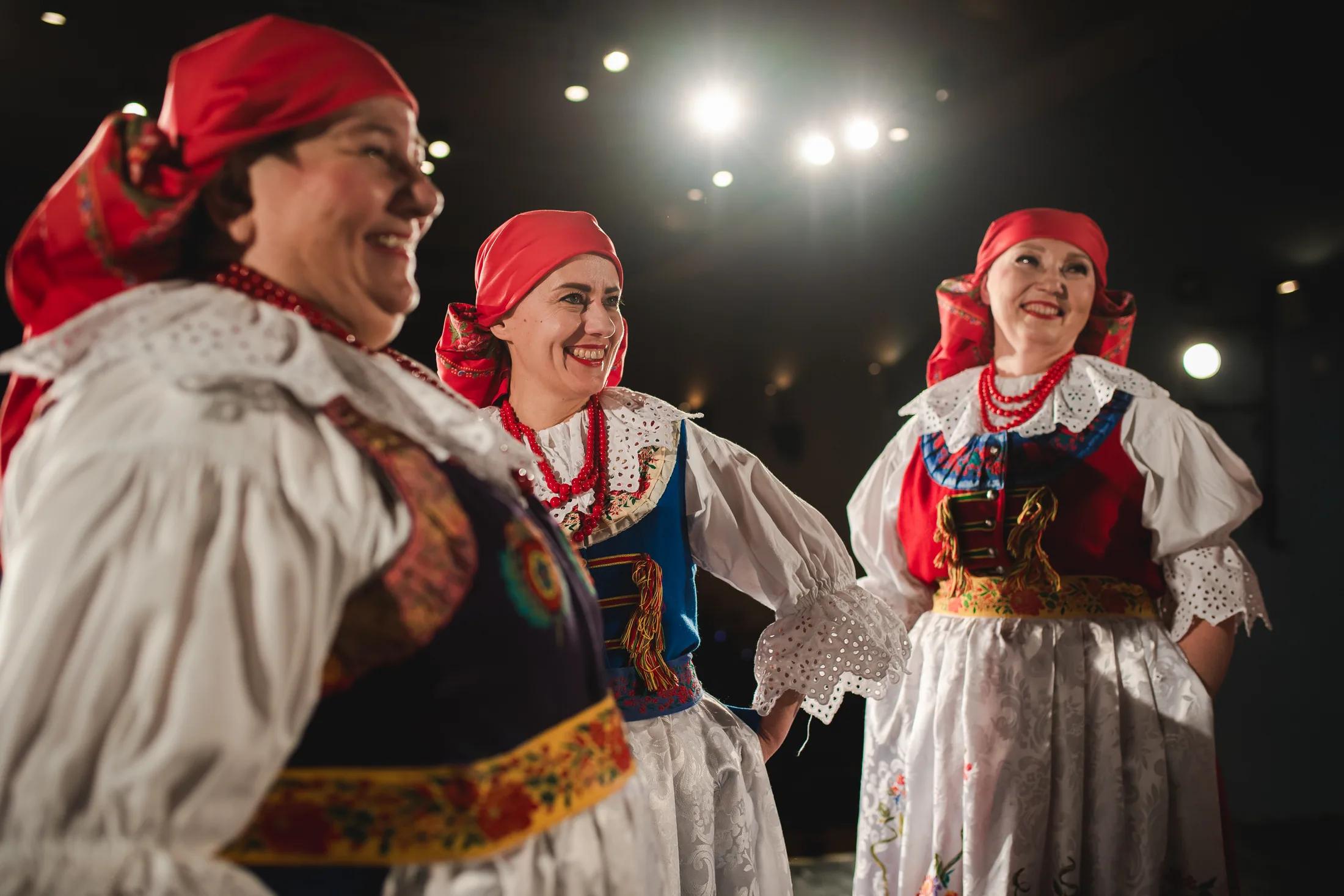 Tancerki, chór i balet Halki podczas prezentacji programu śląskiego