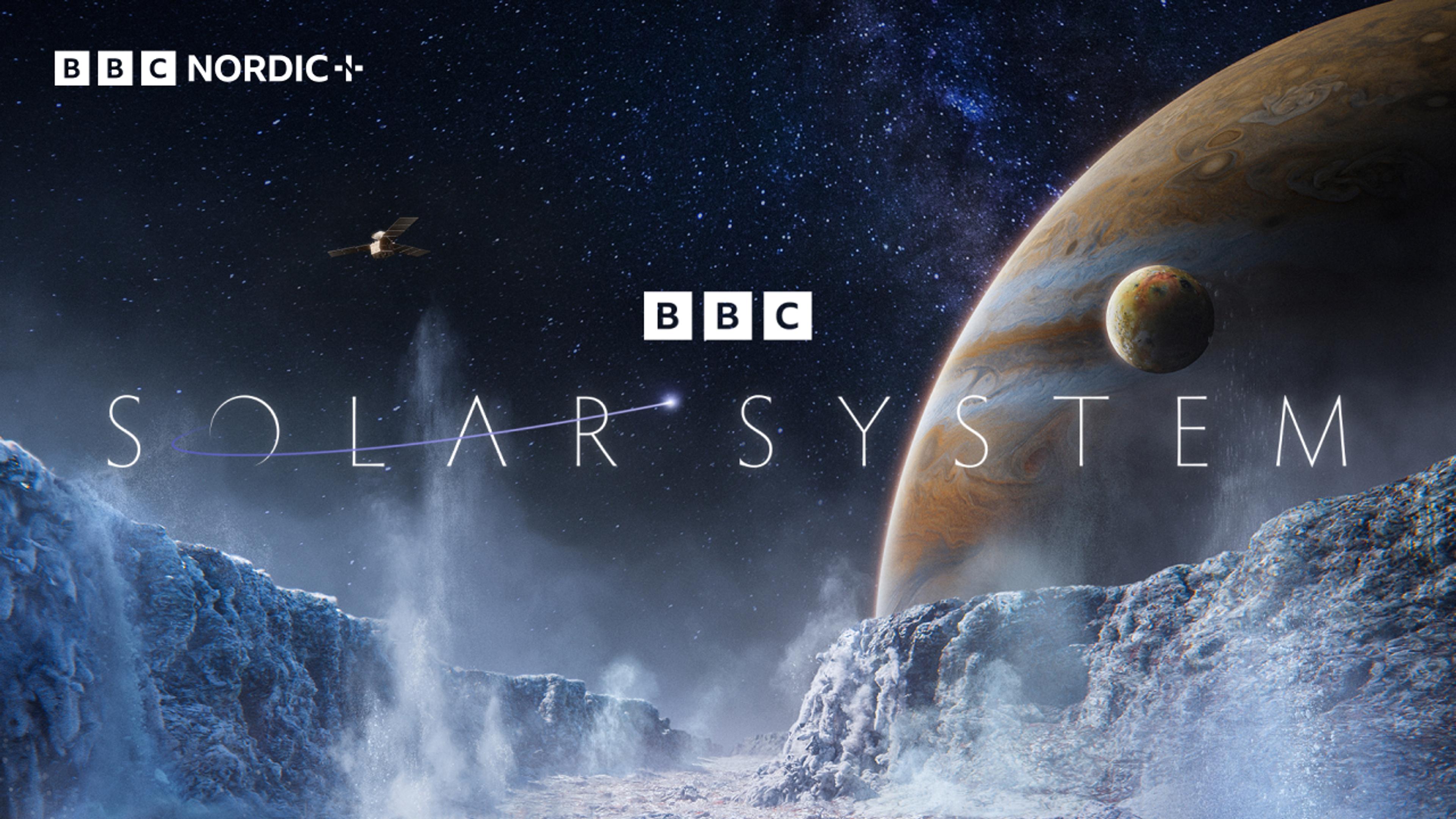 En isbelagt planet med Jupiter og resten av melkeveien i bakgrunnen.