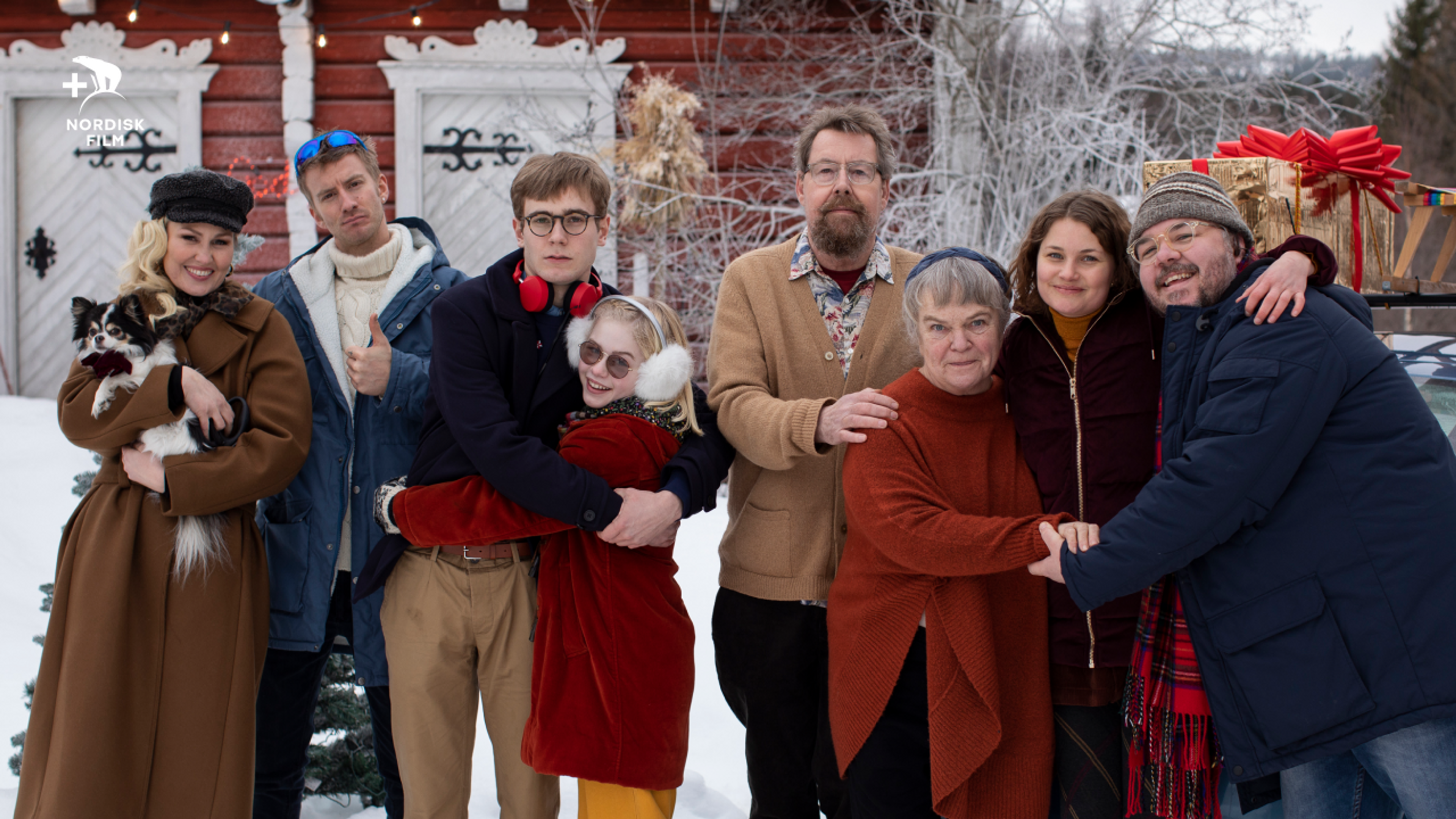 Skuespillerne i den norske julefilmen Gledelig Jul poserer blidt for kamera