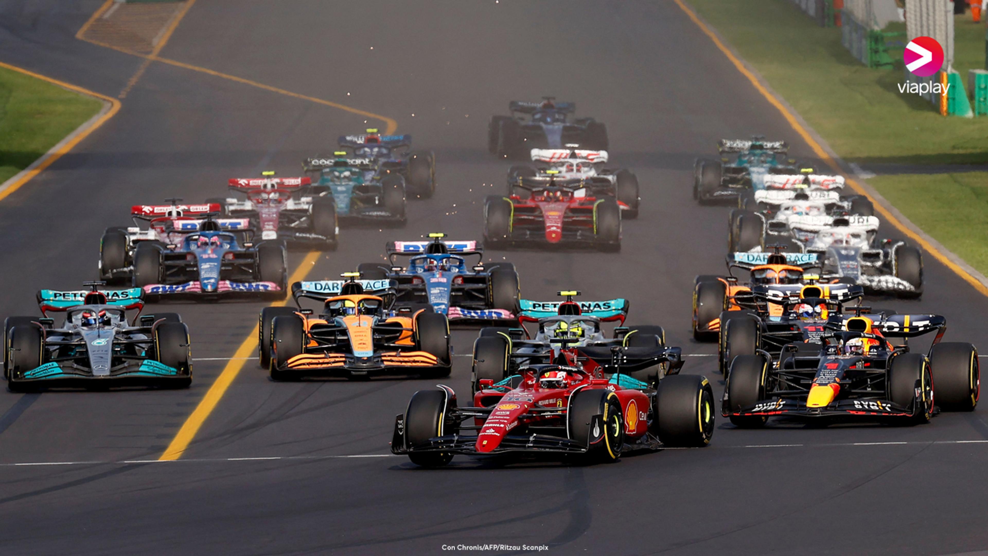 Tett kamp om teten da tyve Formel 1 bilder raser mot kamera under løpet i Australia 2022.