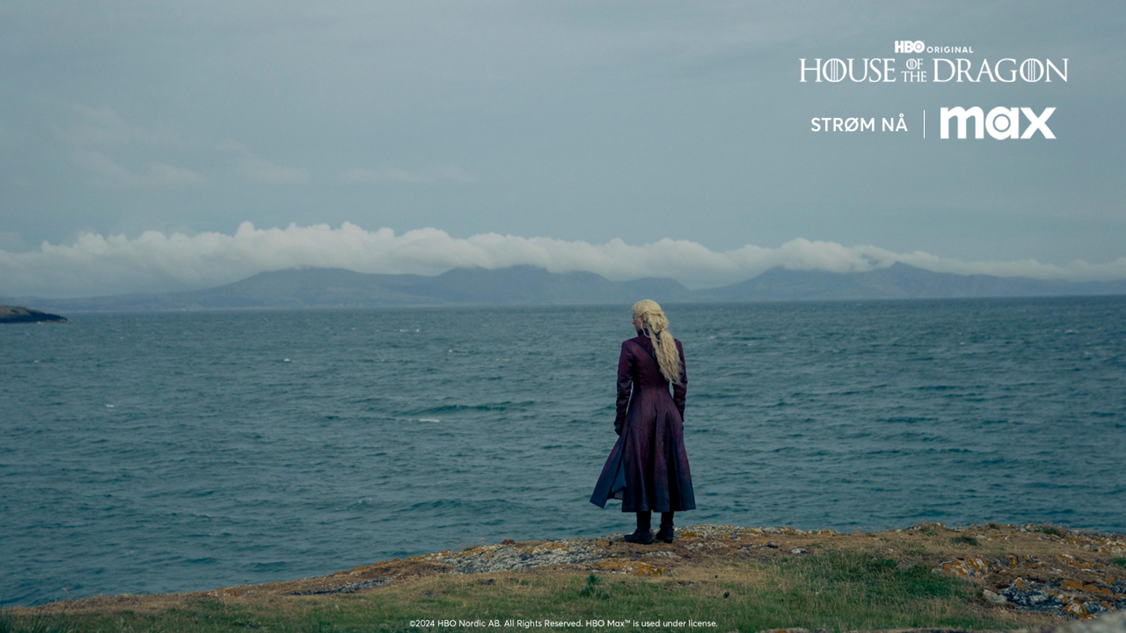 Emma D´Arcy i rollen som prinsessee Rhaenyra Targaryen ser ut over havet.