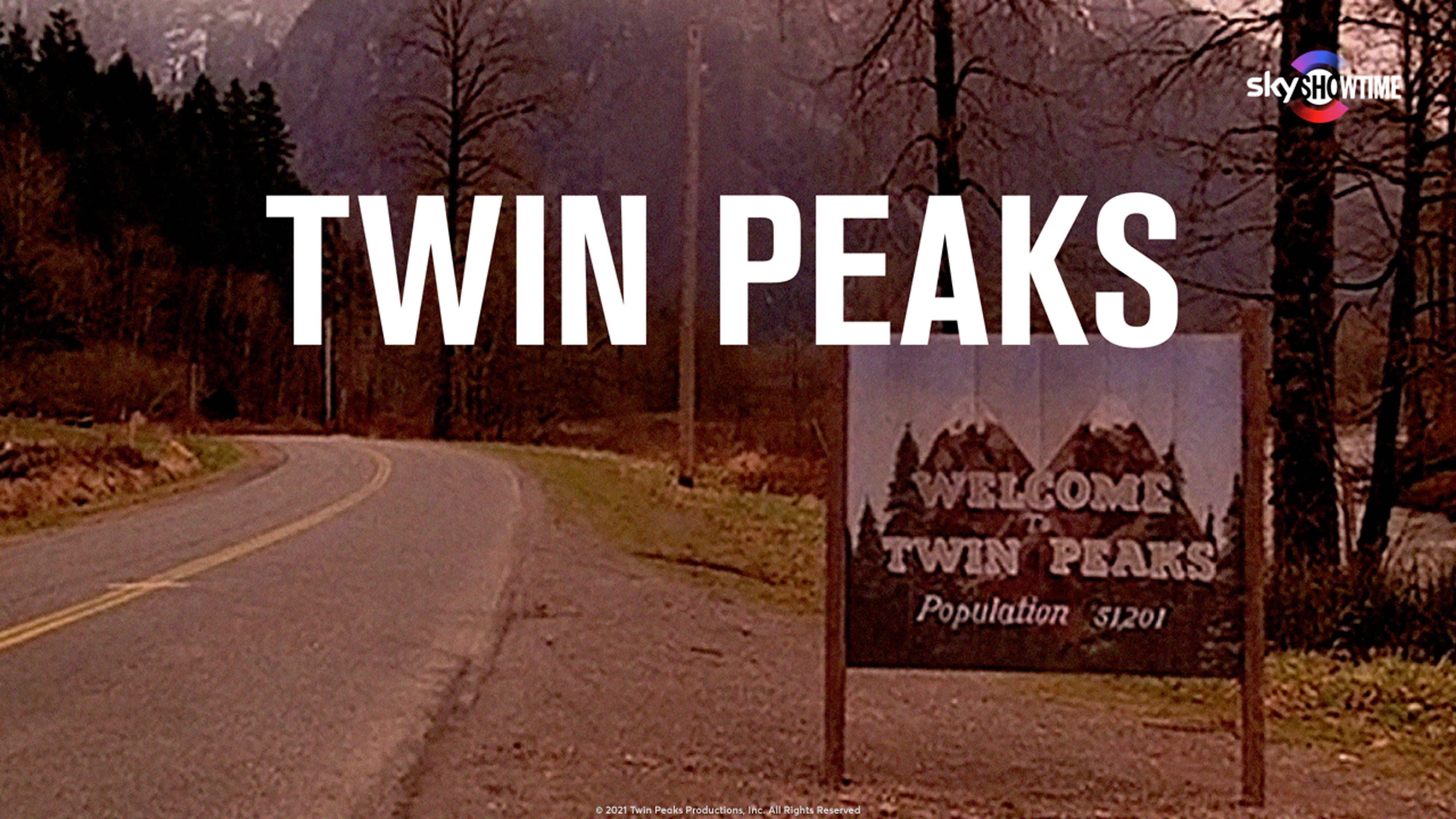 Poster for serien Twin Peaks. Øde vei med fjell og trær over alt.