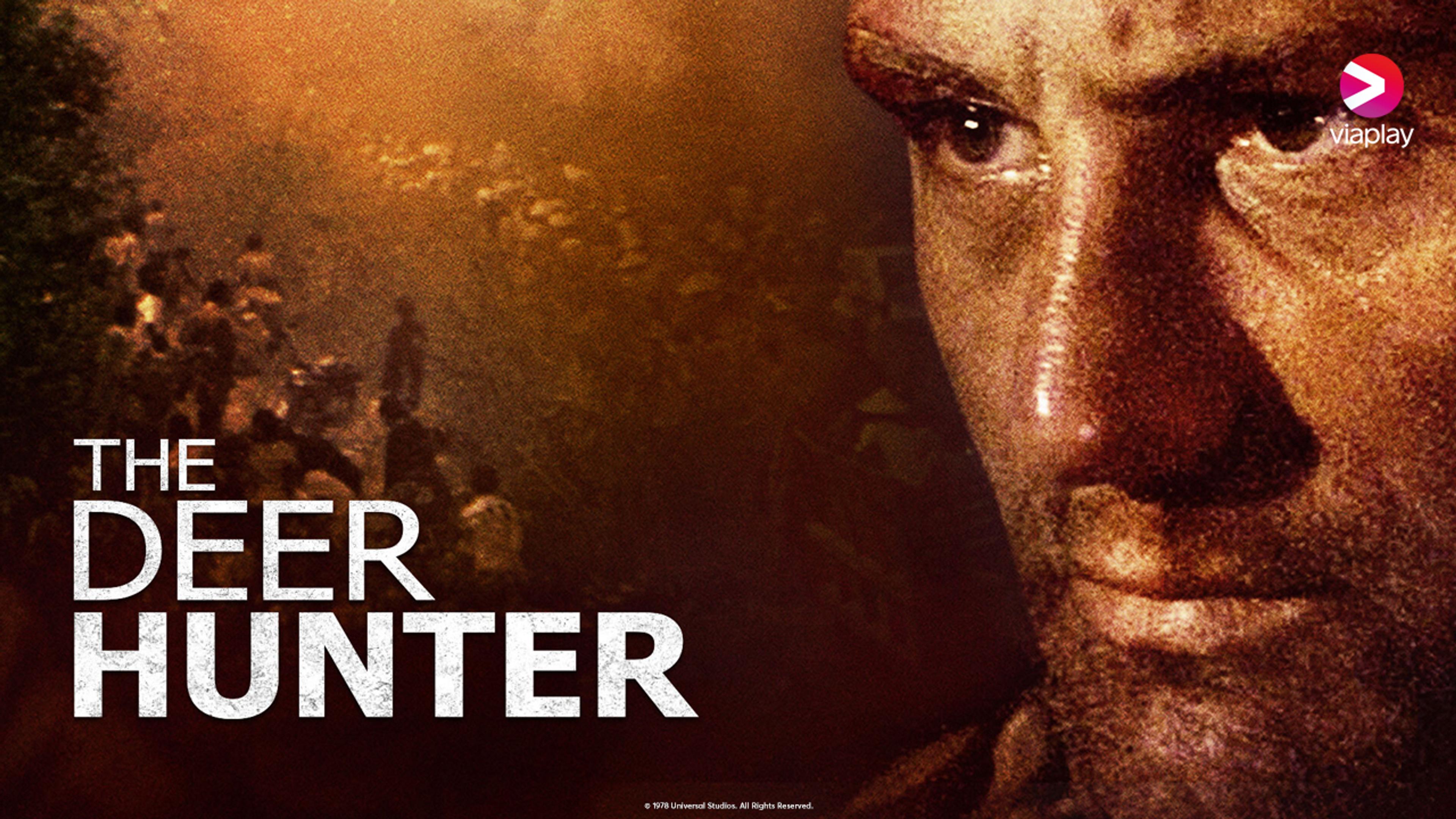 Robert DeNiro er i halvprofil i forgrunnen med antydningen av en folkemengde i bakgrunnen.