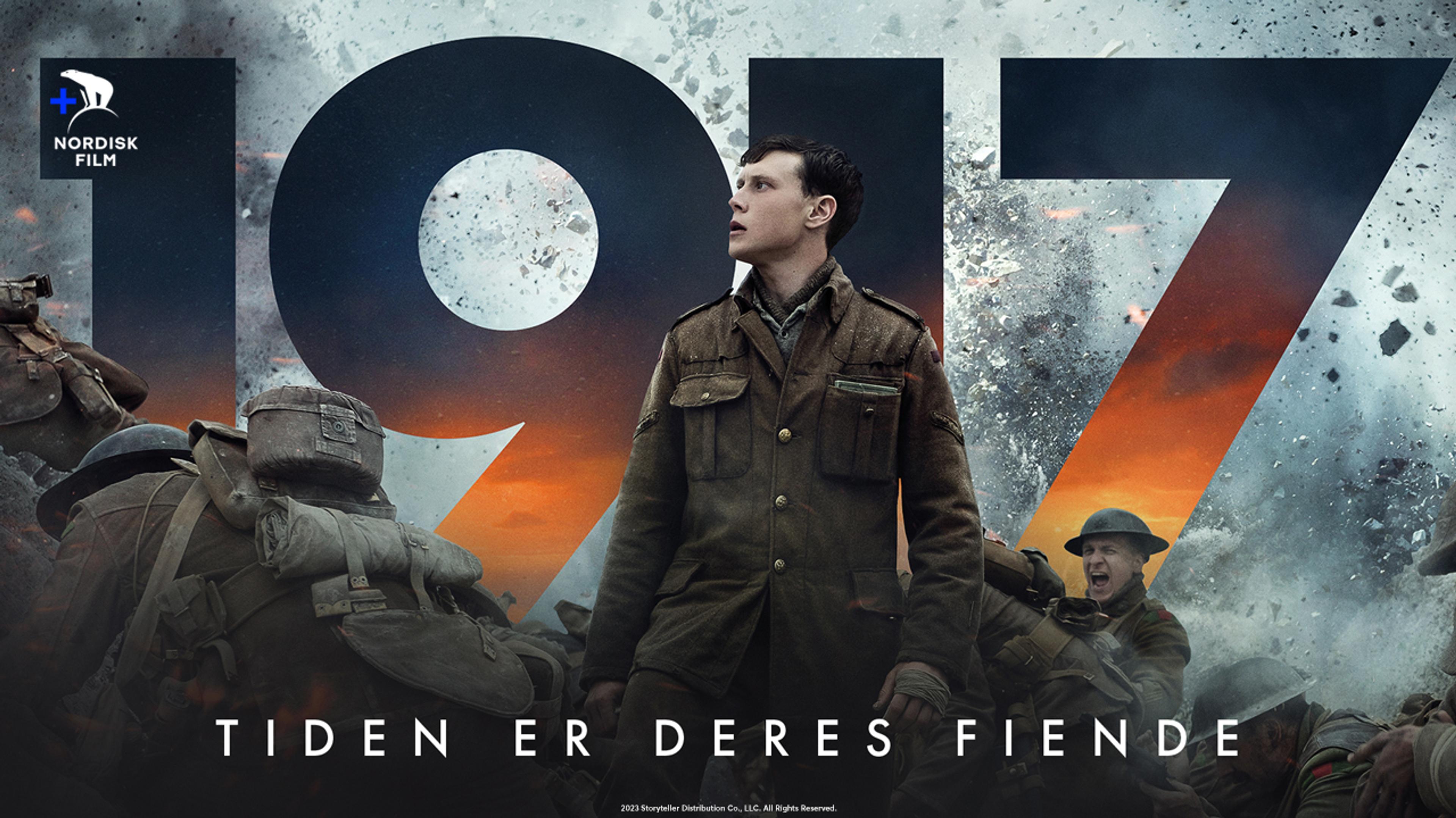 Ung mann i krigsuniform ser ut av en skyttergrav mens det er skrikende menn og eksplosjoner rundt han.