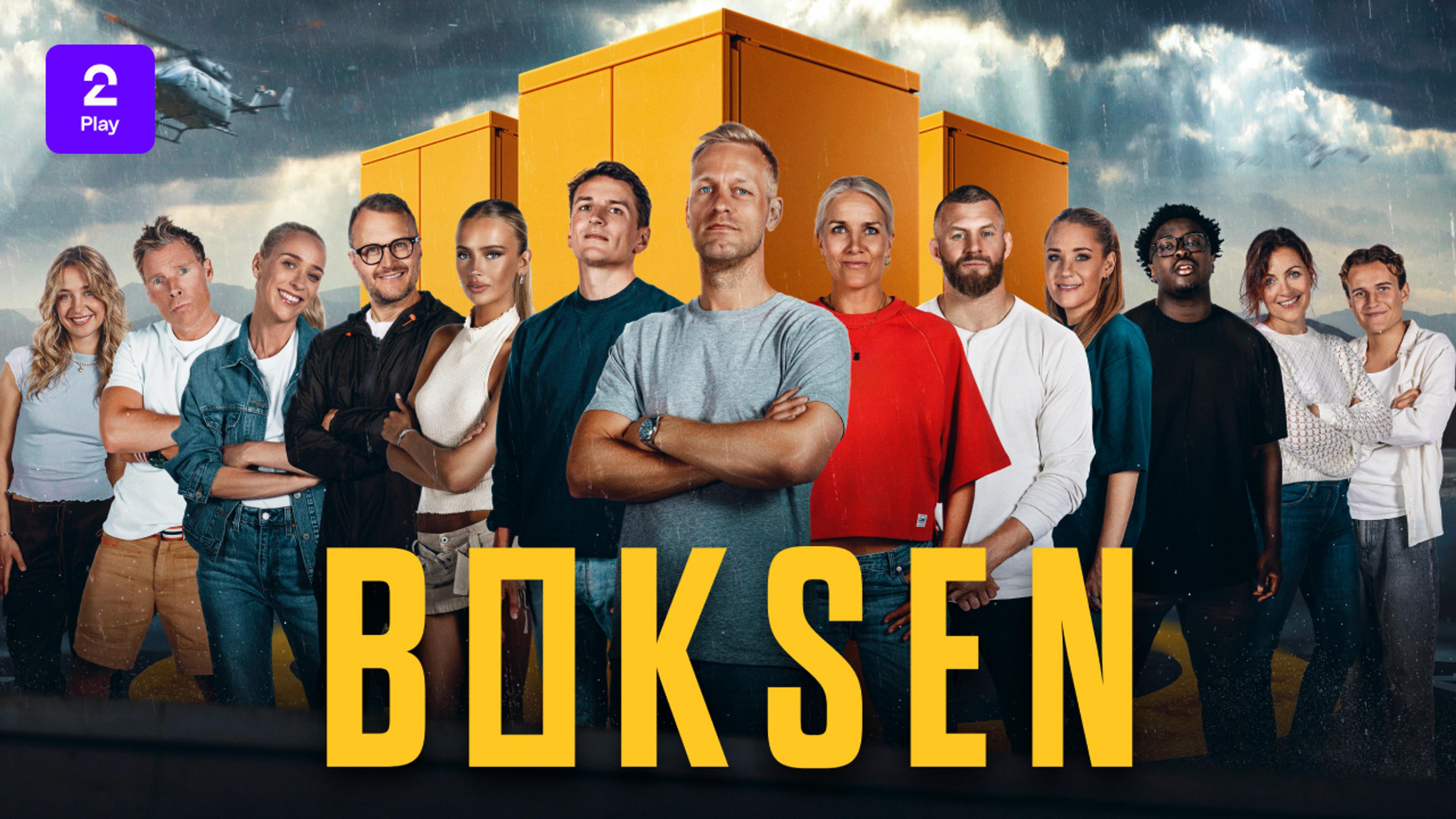 Programleder for showet Boksen står foran 12 ivrige deltakere og tre store gule bokser.