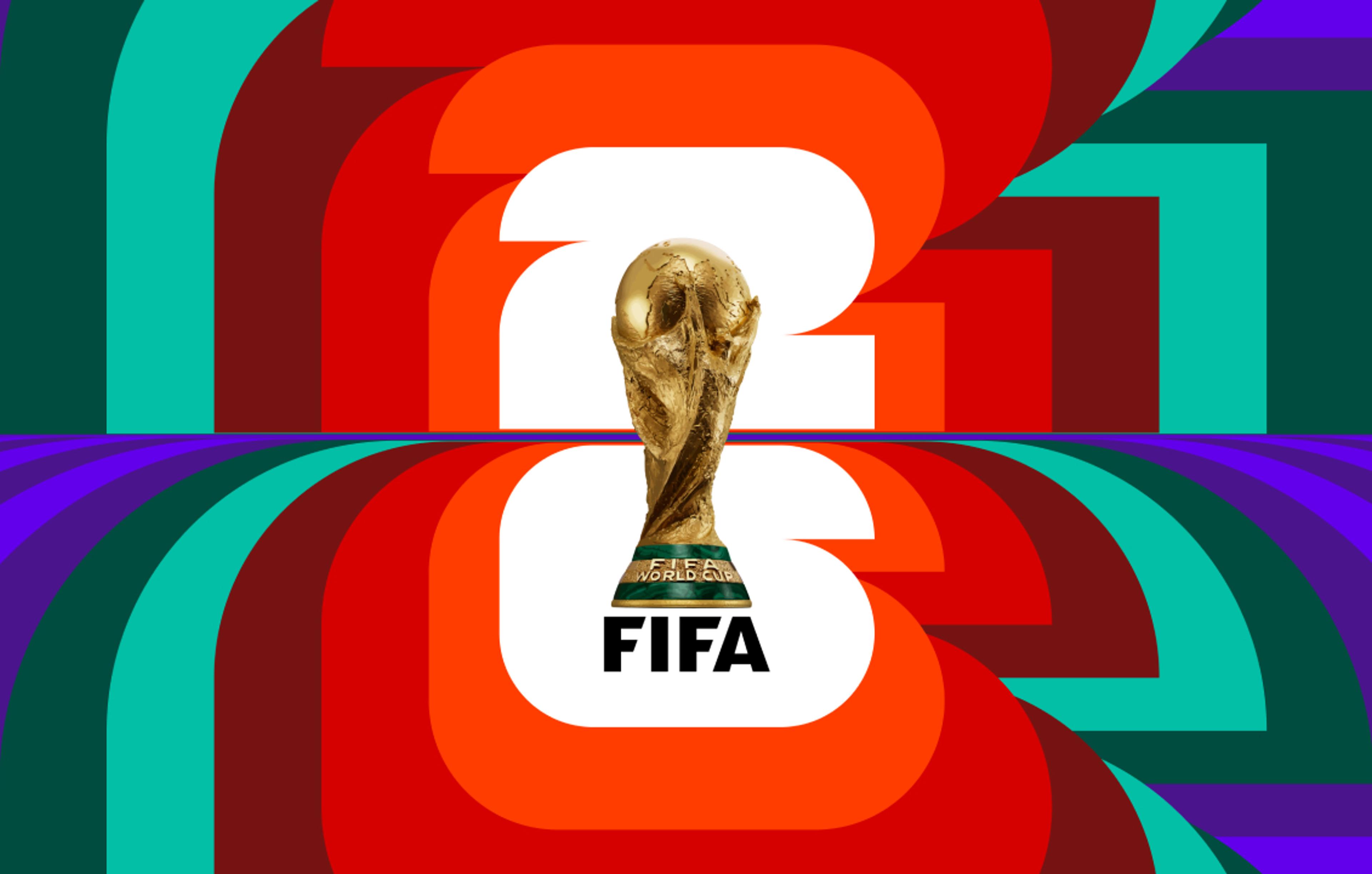 Pokalen for fotball-VM 2026 med fargene for fotball-VM i bakgrunnen.