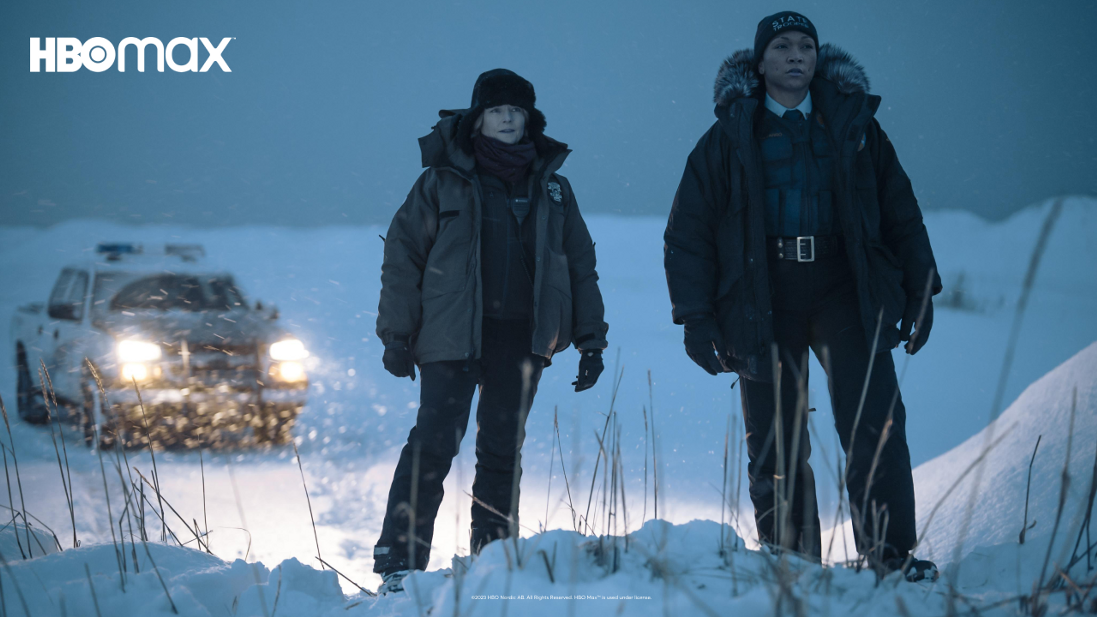 Jodie Foster og Kali Reis i Jodie Foster og Kali Reis i et kaldt vinterlandskap