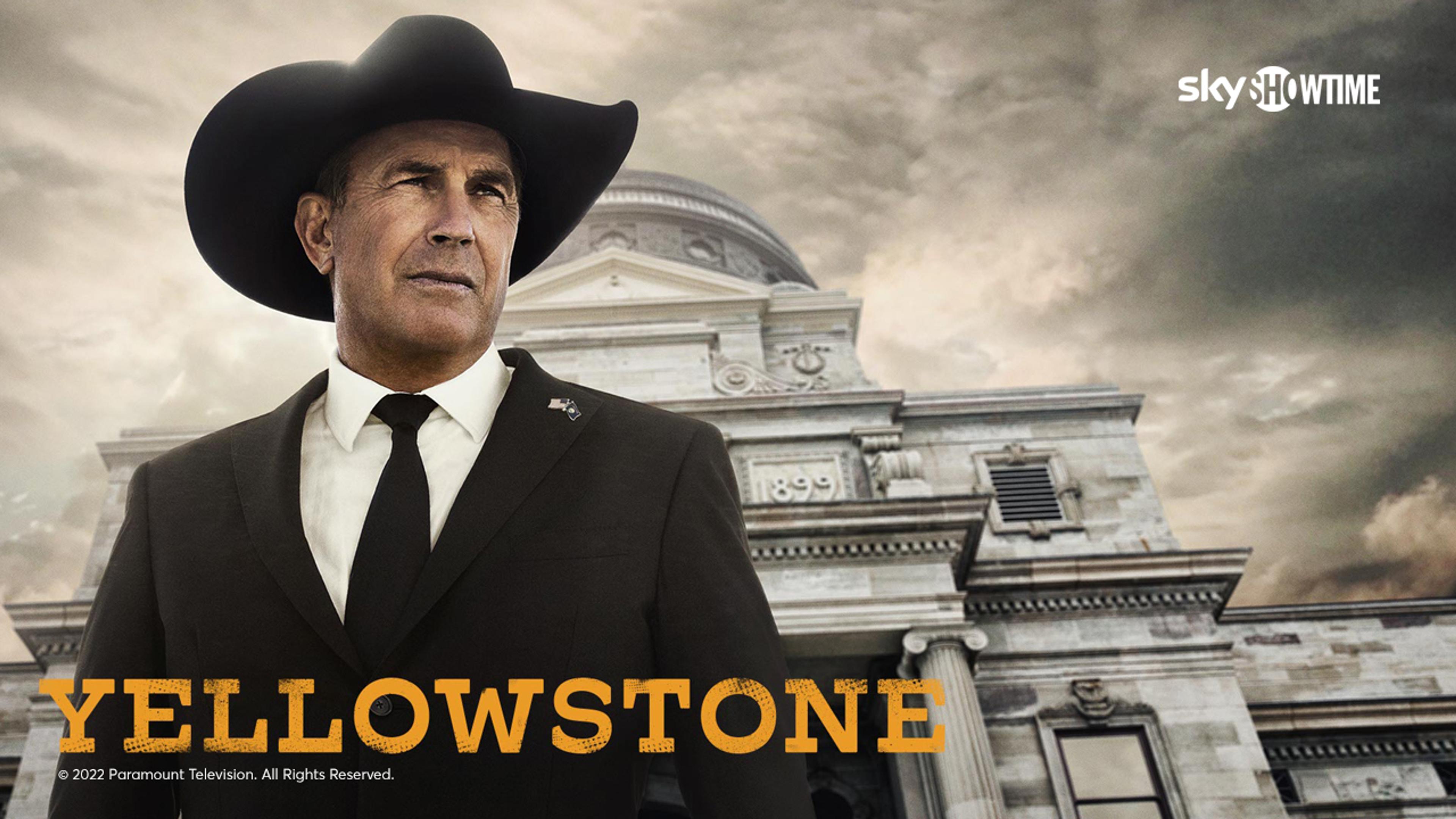 Yellowstone sesong 5 promobilde med Kevin Costner foran statsbygg.
