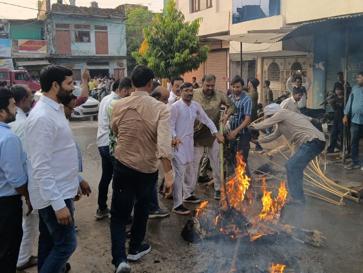 भिंड में कांग्रेस का चुनाव आयोग के खिलाफ प्रदर्शन, पुलिस ने किया वाटर कैनन का इस्तेमाल