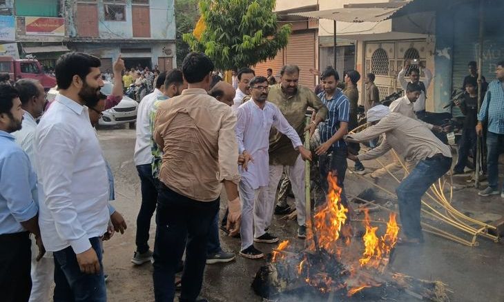 भिंड में कांग्रेस का चुनाव आयोग के खिलाफ प्रदर्शन, पुलिस ने किया वाटर कैनन का इस्तेमाल