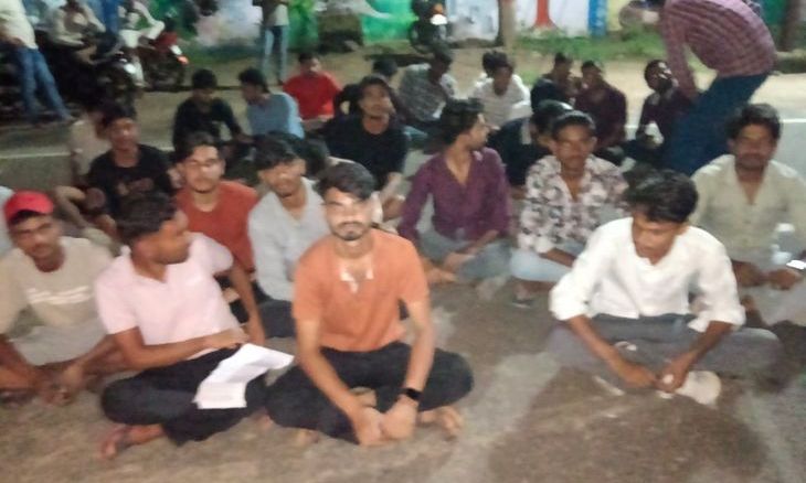 श्योपुर में फूटा छात्रों का गुस्सा: बदइंतजामी और पानी की किल्लत लेकर पहुंचे कलेक्टर आवास