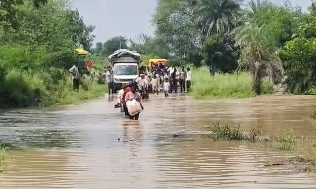 शिवपुरी में झमाझम बारिश से उफान पर नाले, पहली बार पूरे वेग में दिखा पवा झरना